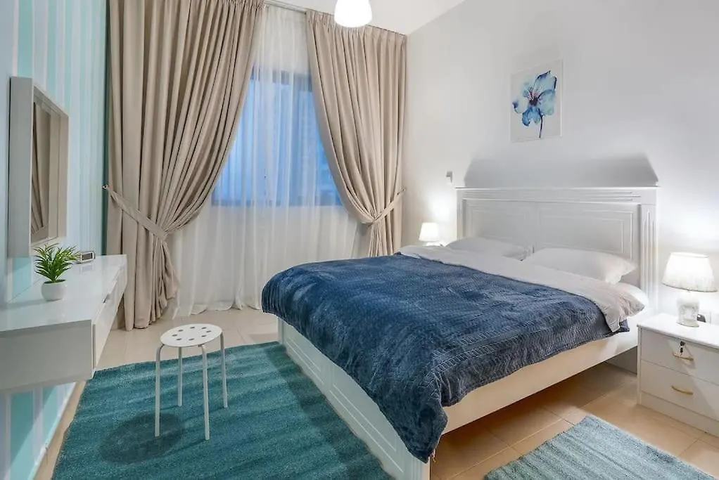 Huge 2 Bedroom Apartment Beach Front location